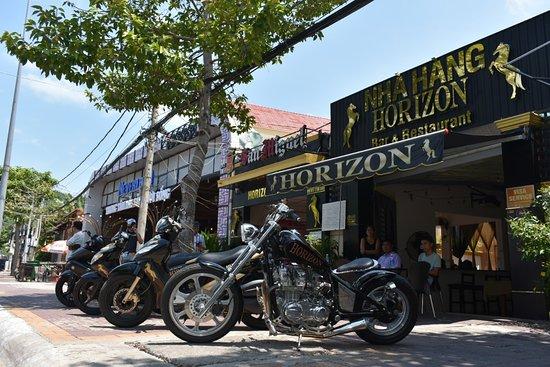 Horizon Bar